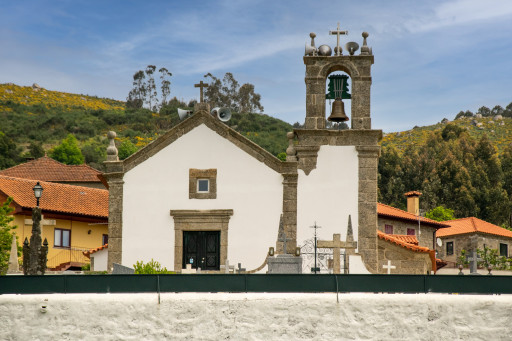 Igreja paroquial vilar do Monte - Cópia.jpg
